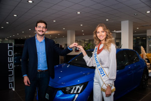 Мис Франция зад волана на Peugeot е-208